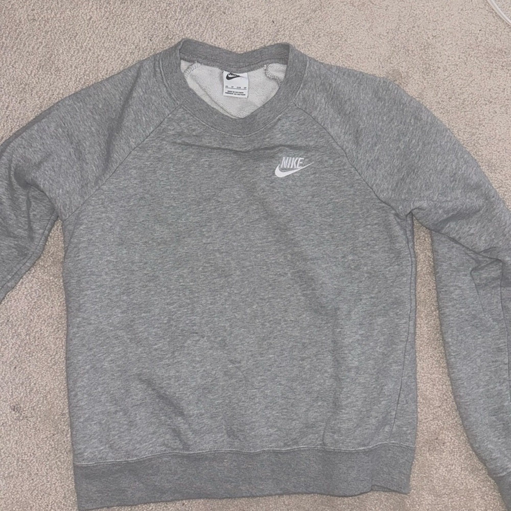 Nike grey crew neck women’s or boys